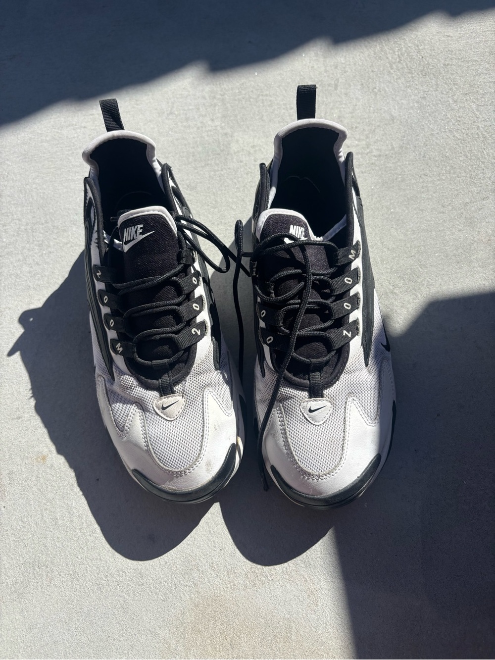 Nike Men’s Black and White Mesh Running Sneakers